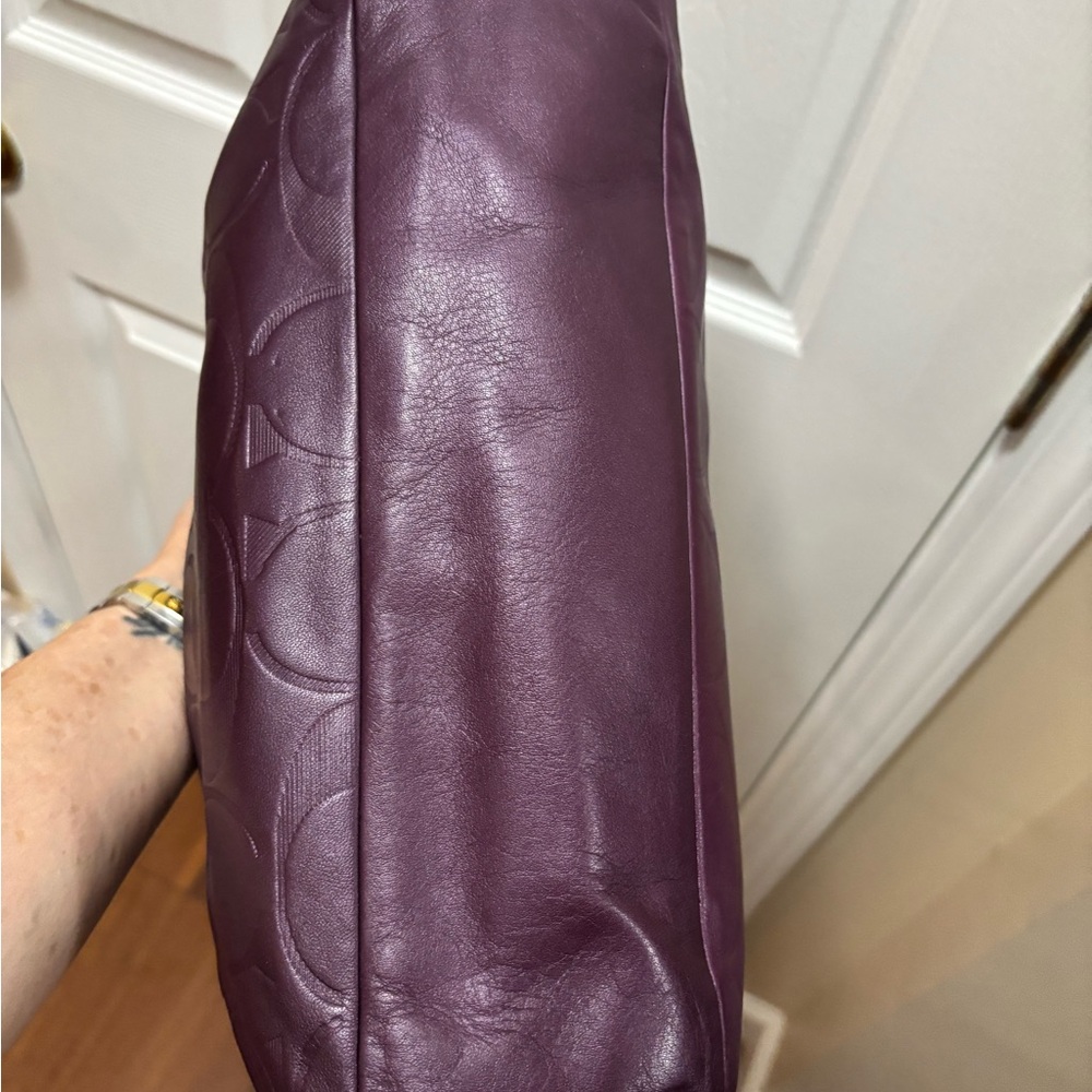Coach G1276-F19448 SoHo Signature Embossed Leather Buckle Carryall in Plum VGUC - Picture 8 of 16
